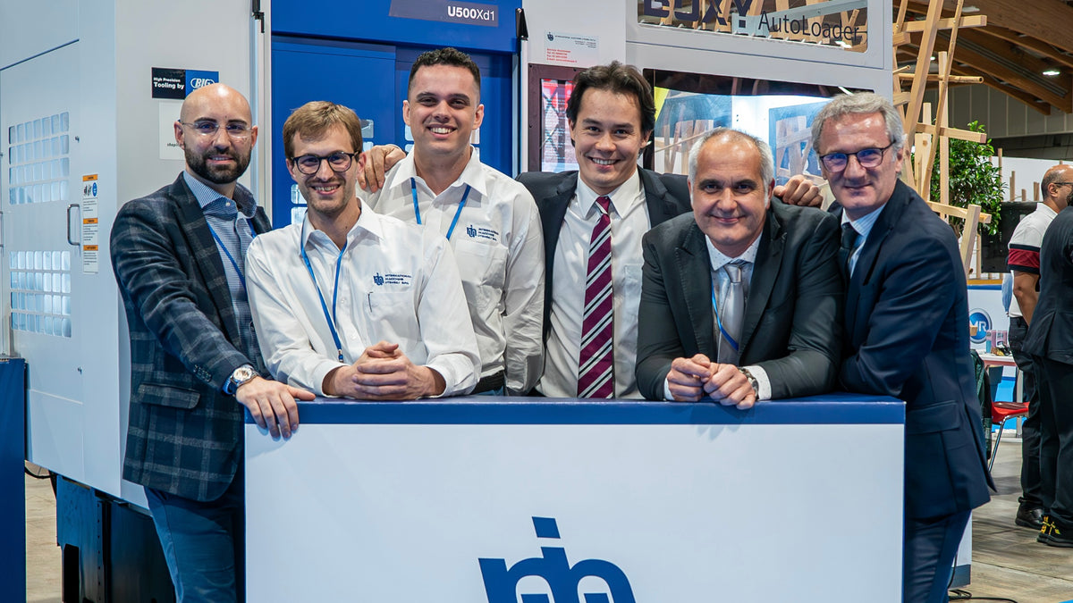 Team IMU al desk accoglienza open house