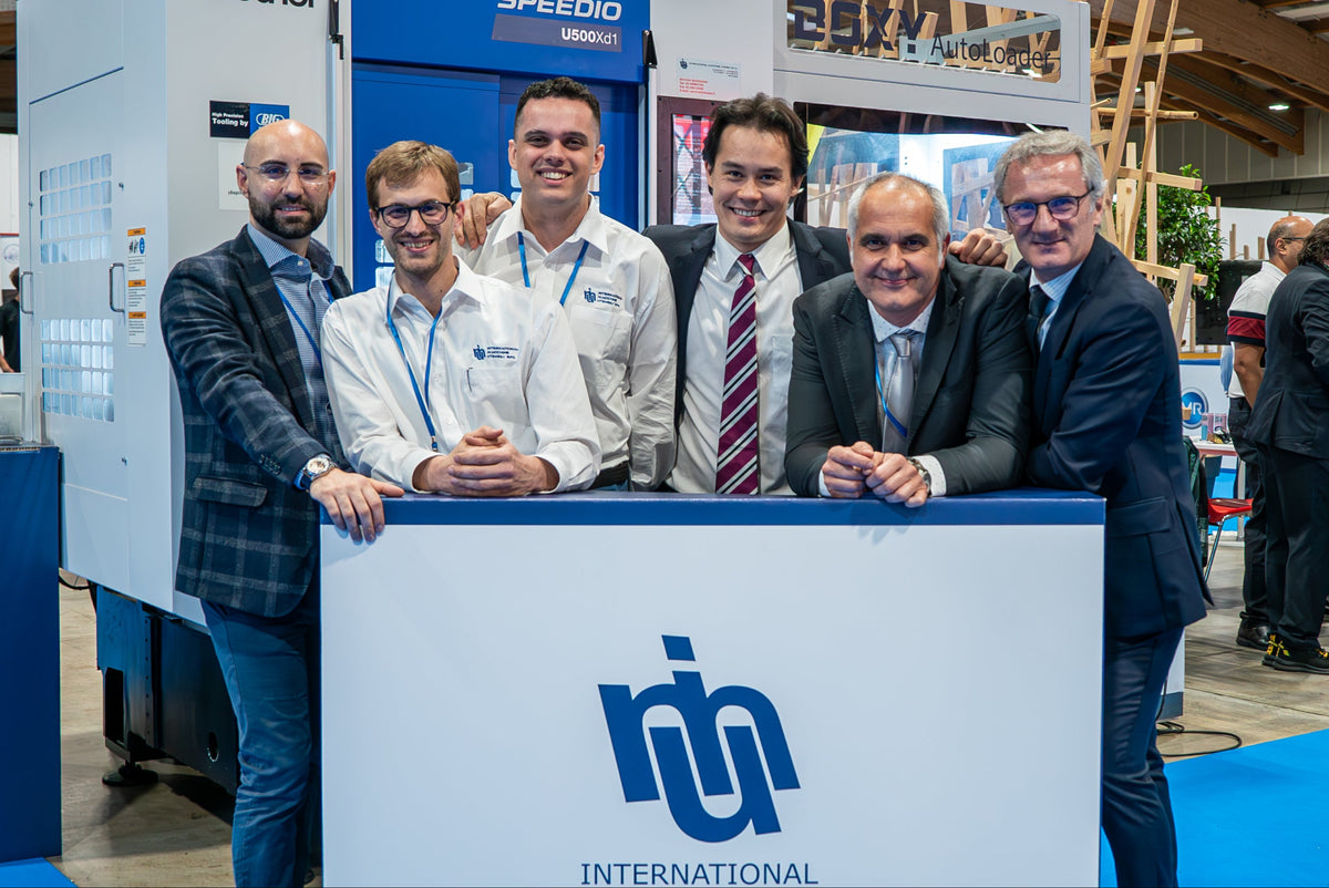 Team IMU al desk accoglienza open house